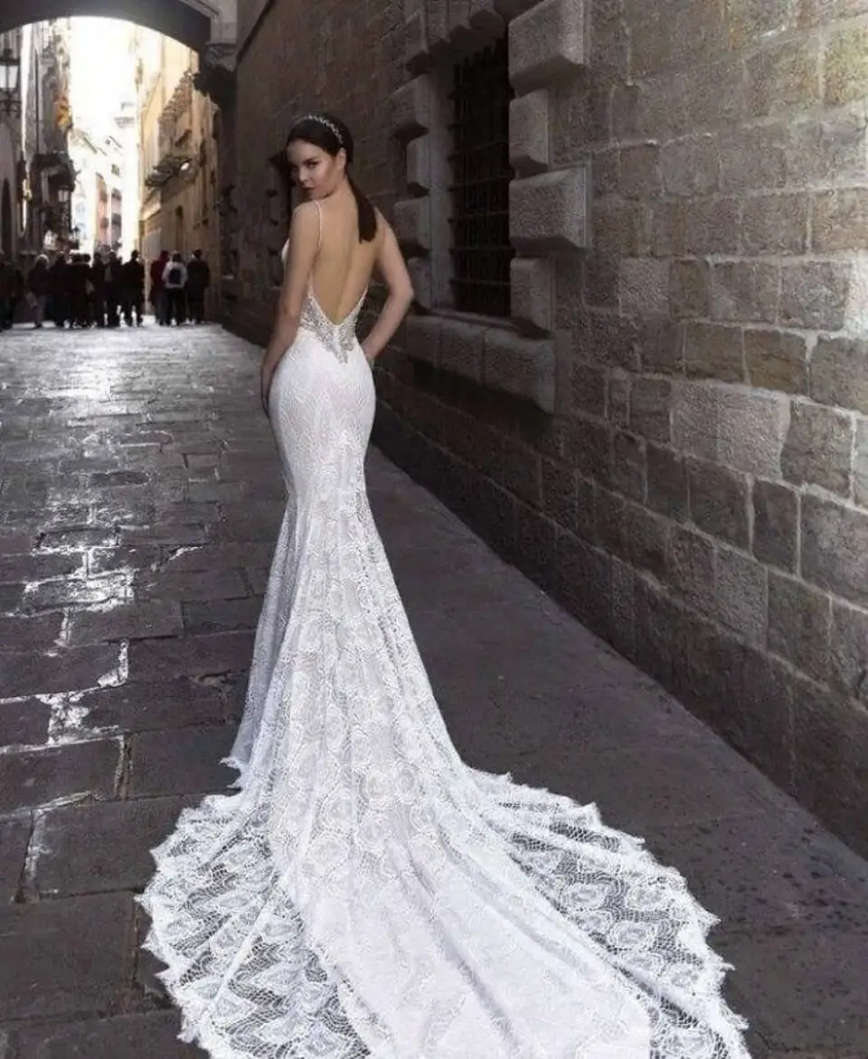 Свадебное платье узкое