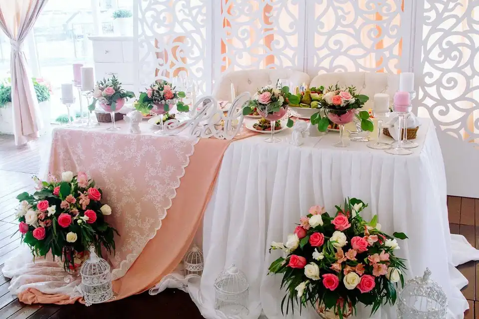 Оформление свадебного стола