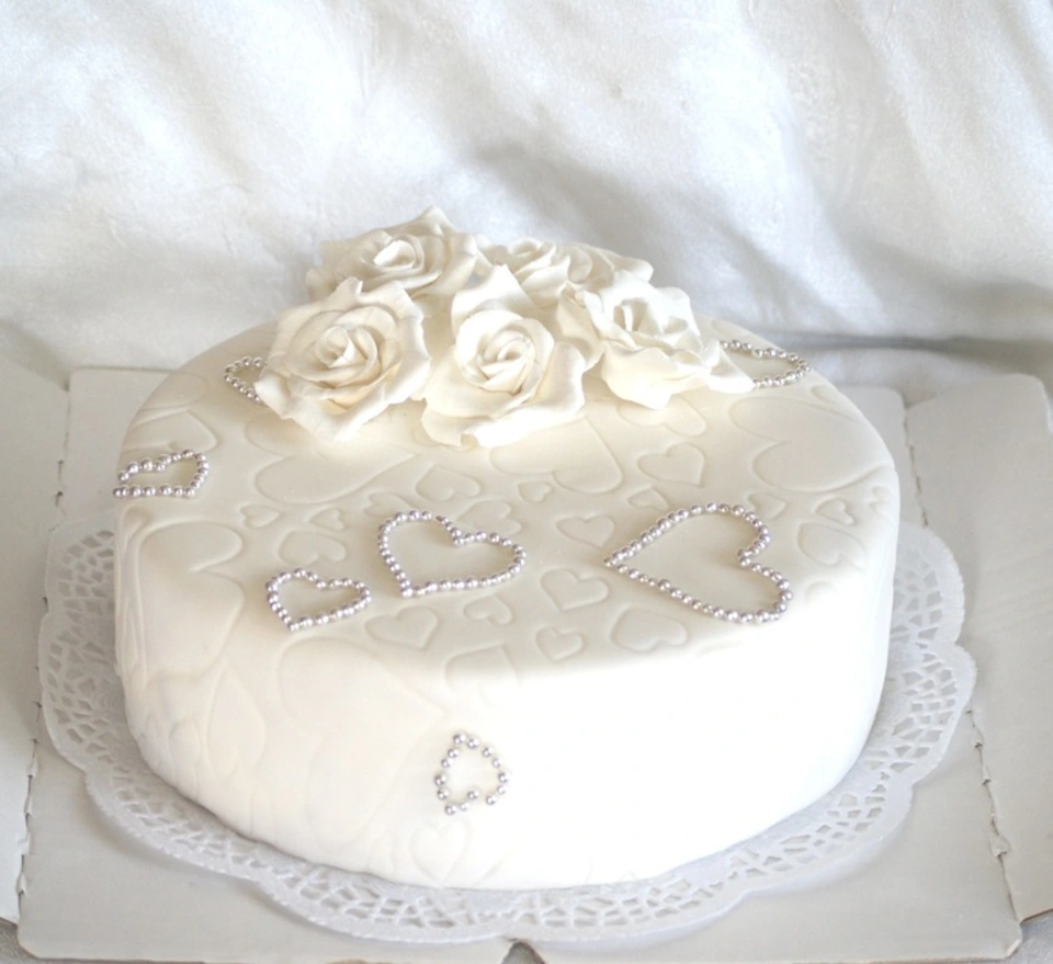 Свадебный торт кремовый одноярусный