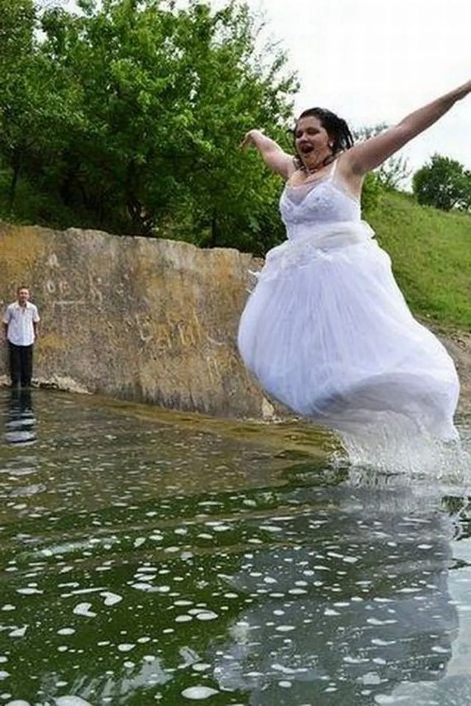 Мокрое свадебное платье