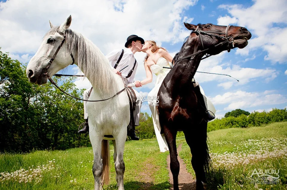 Свадебная прогулка на лошадях