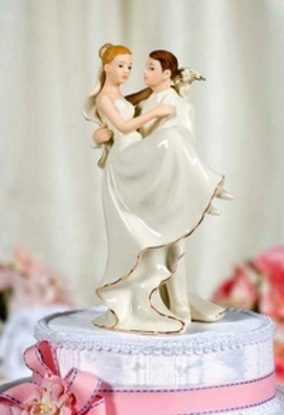 Фигурки жениха и невесты на торт