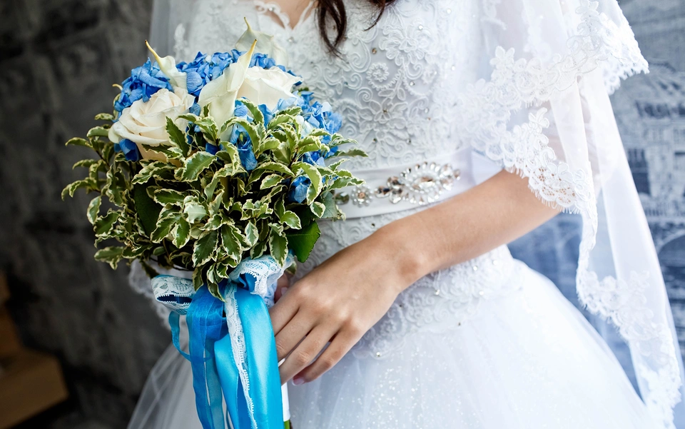Свадебный букет с синими цветами