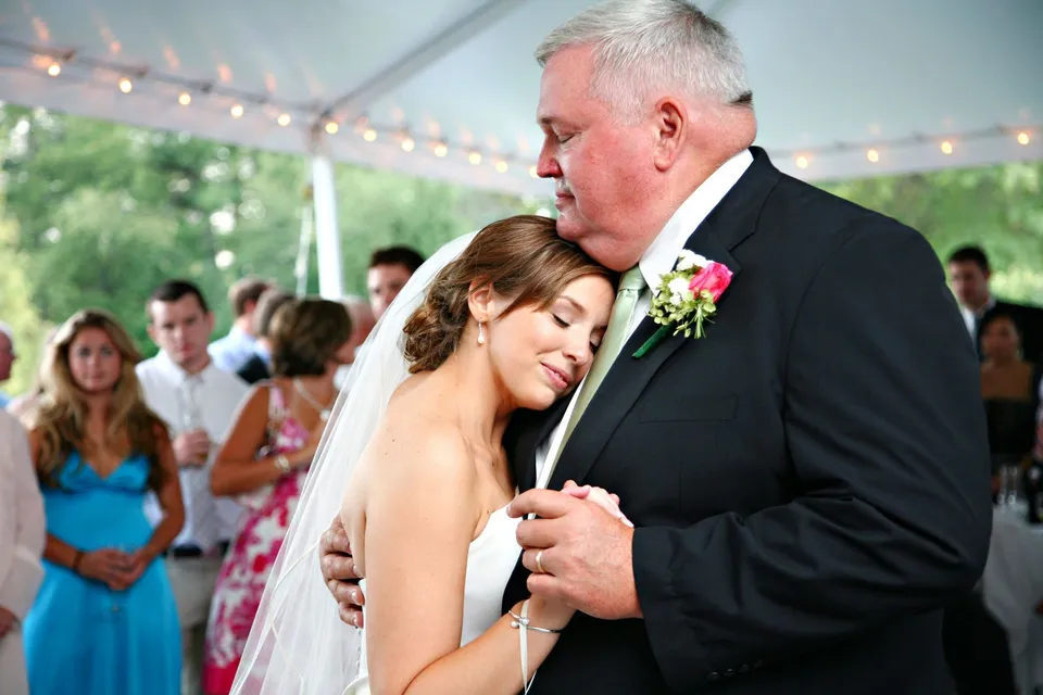 Танец отца и дочери на свадьбе