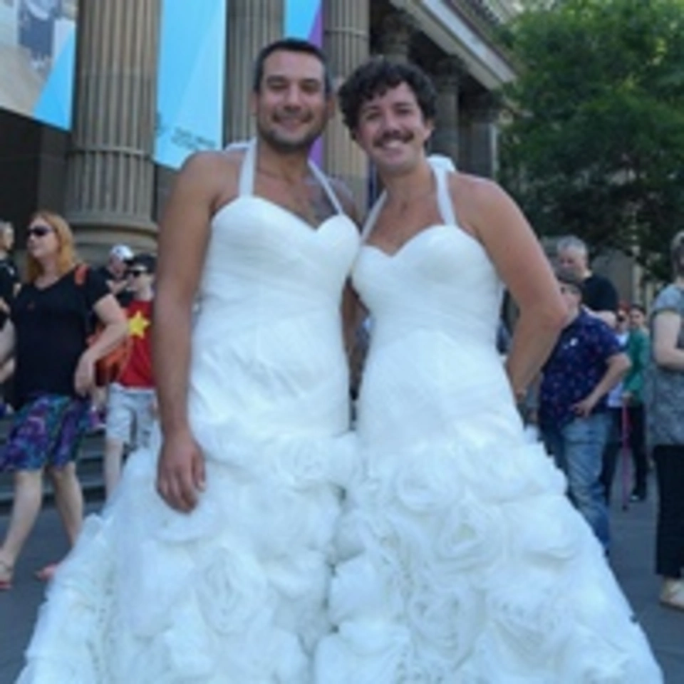 Свадьба двух мужчин в платьях