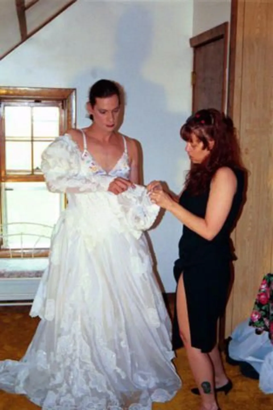 Мальчик в свадебном платье