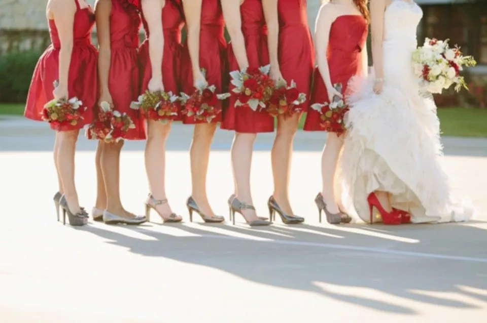 Красное платье на свадьбу к подруге