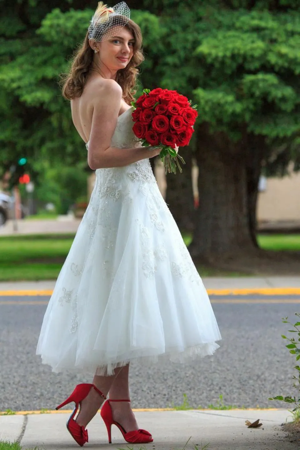 Свадебное платье с красным