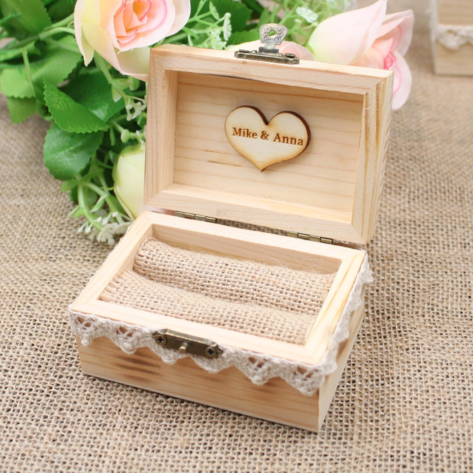 Деревянная коробочка для помолвки
