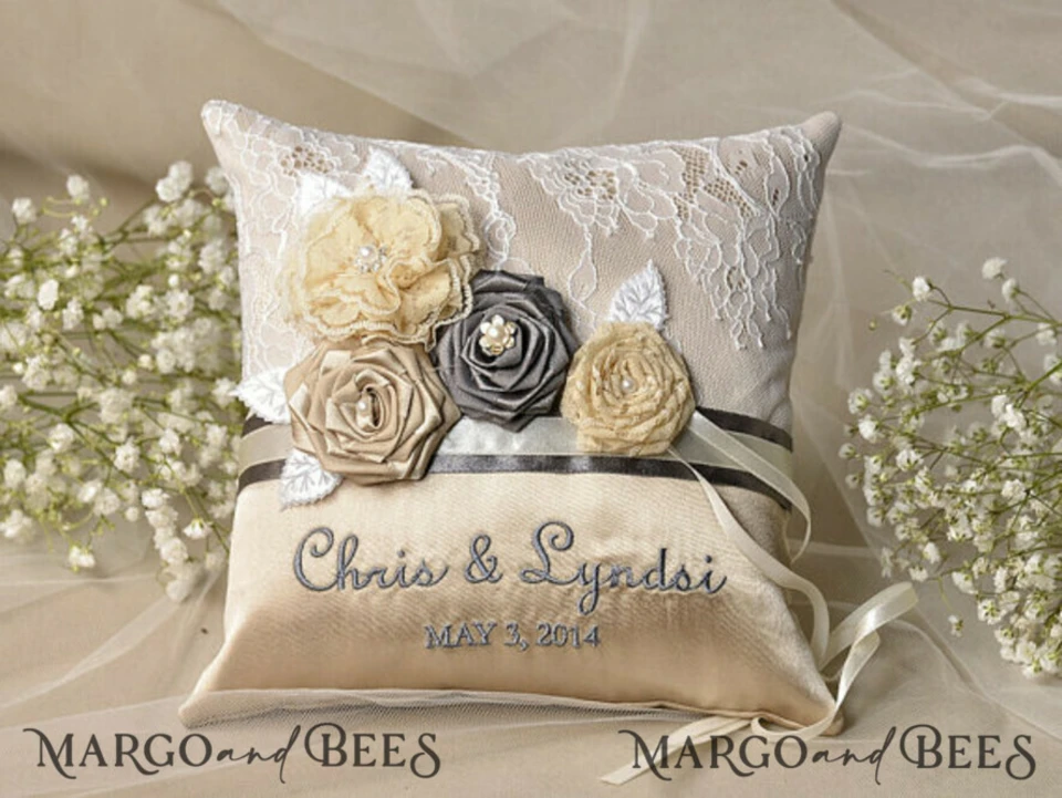 Подушка с датой свадьбы