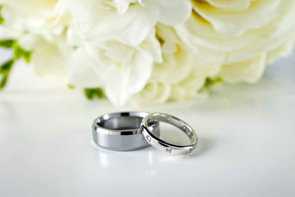 Свадебные кольца белое золото