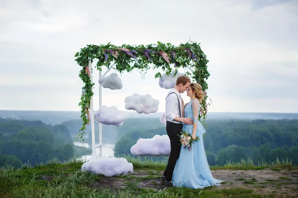 Свадебная арка с облаками