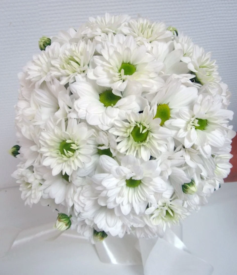Белые хризантемы букет