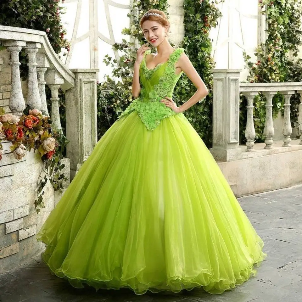 Свадебное платье с зелеными элементами