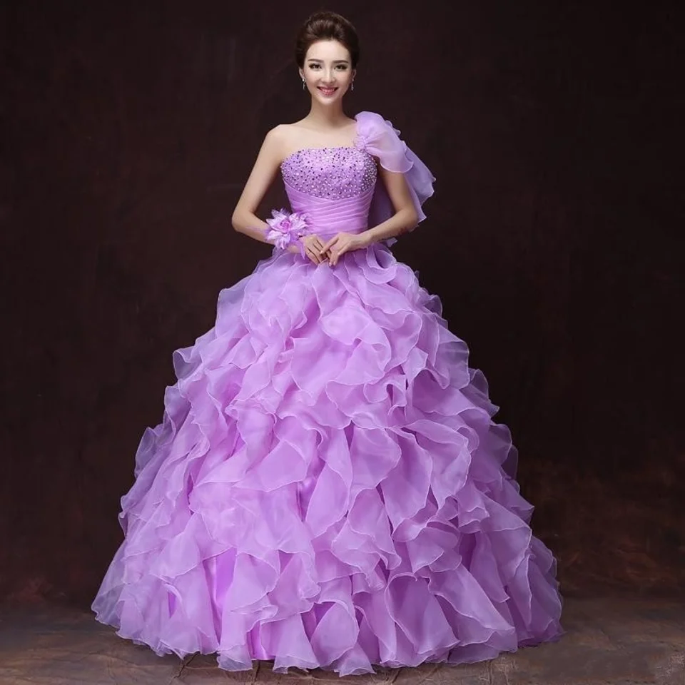 Фиолетовое бальное платье