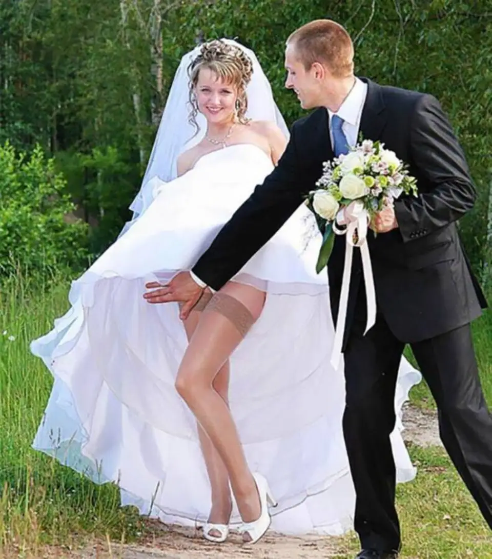 Под свадебным платьем
