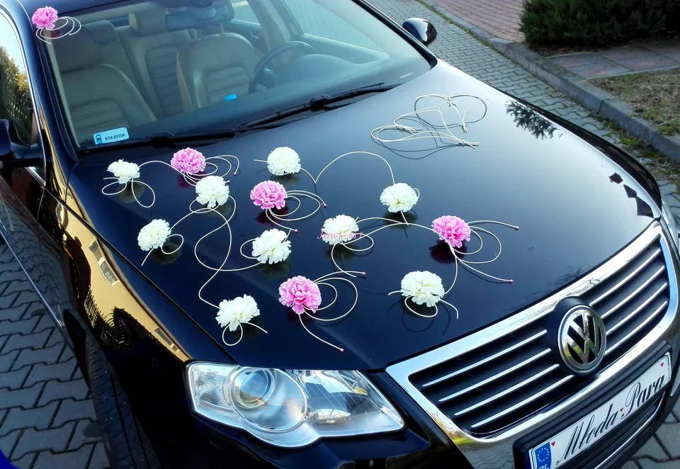 Свадебные украшения на автомобиль