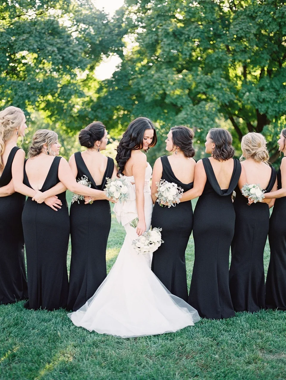 Подружки невесты в черных платьях