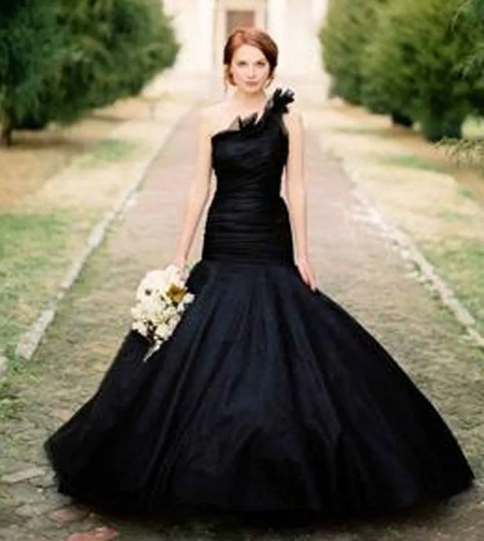Платье на свадьбу черное