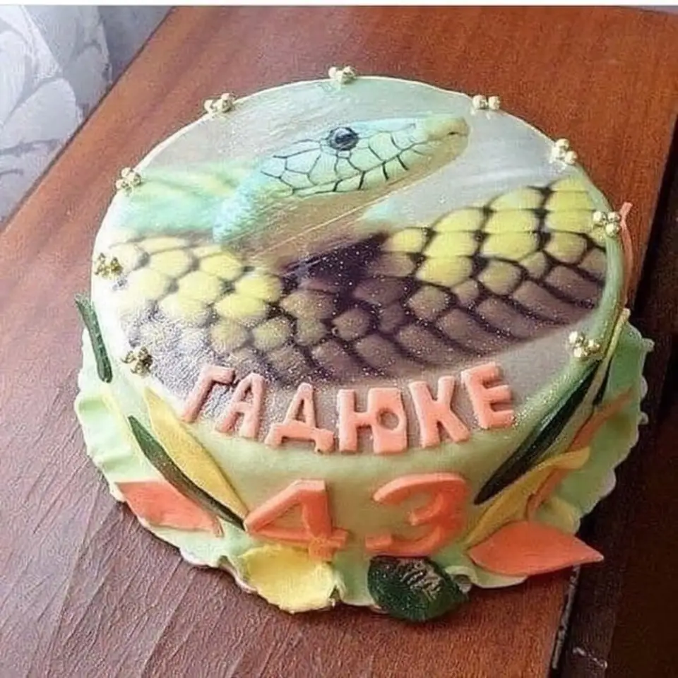 Торт в виде змеи