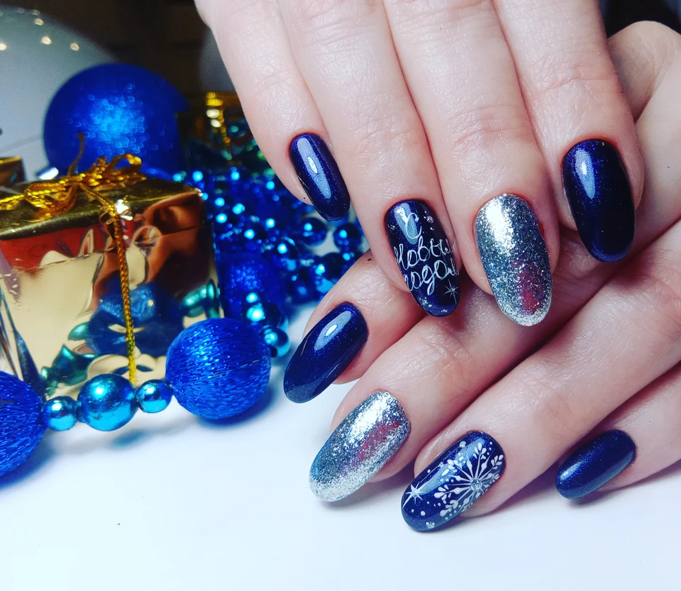Новогодние ногти синие