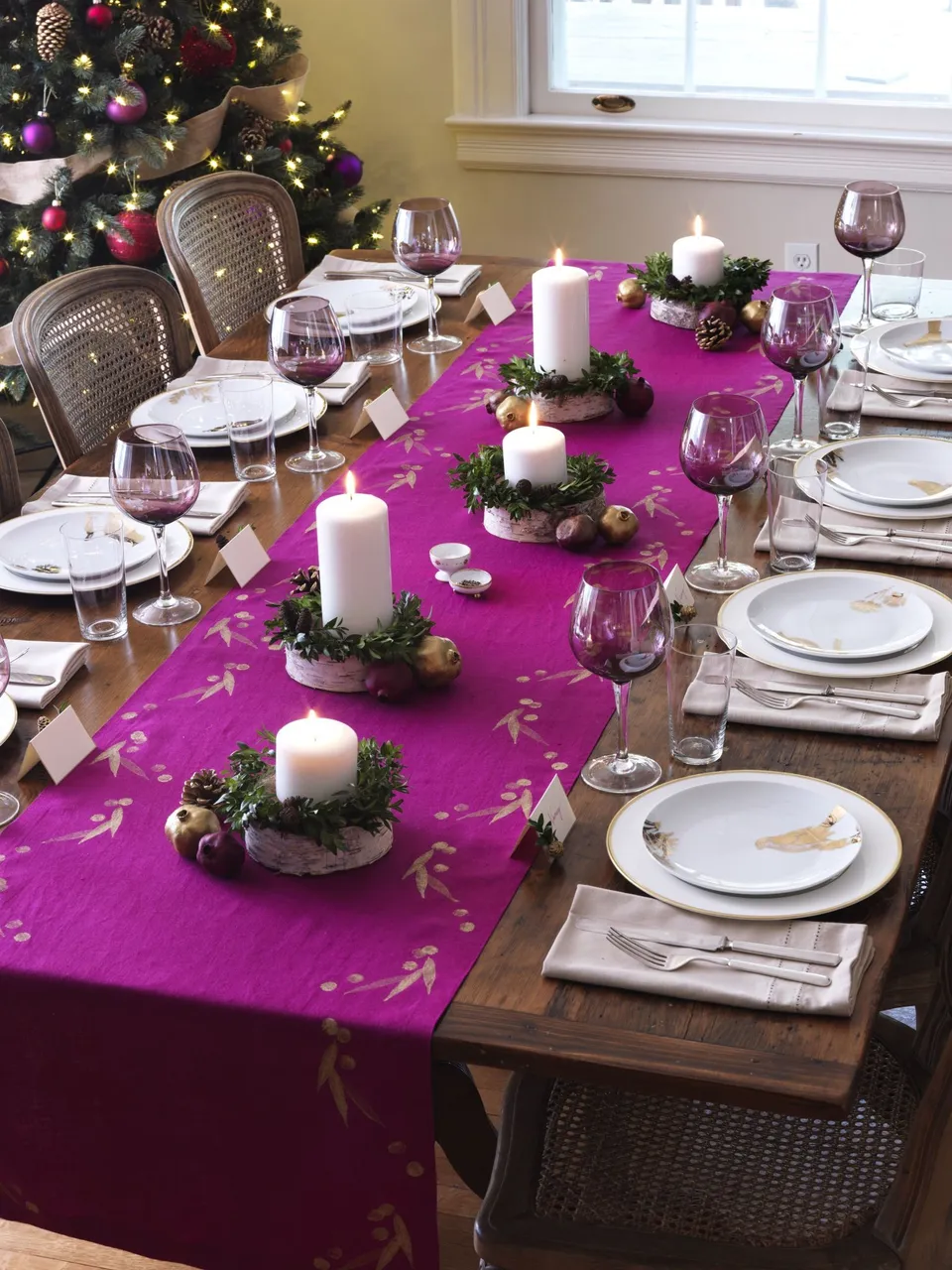 Фиолетовая скатерть сервировка новый год