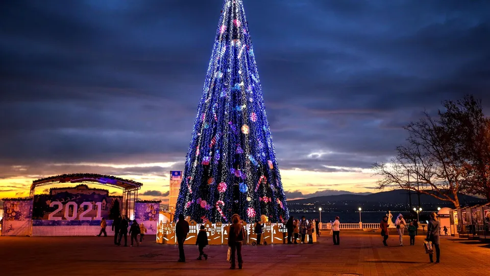 Новогодняя елка на площади