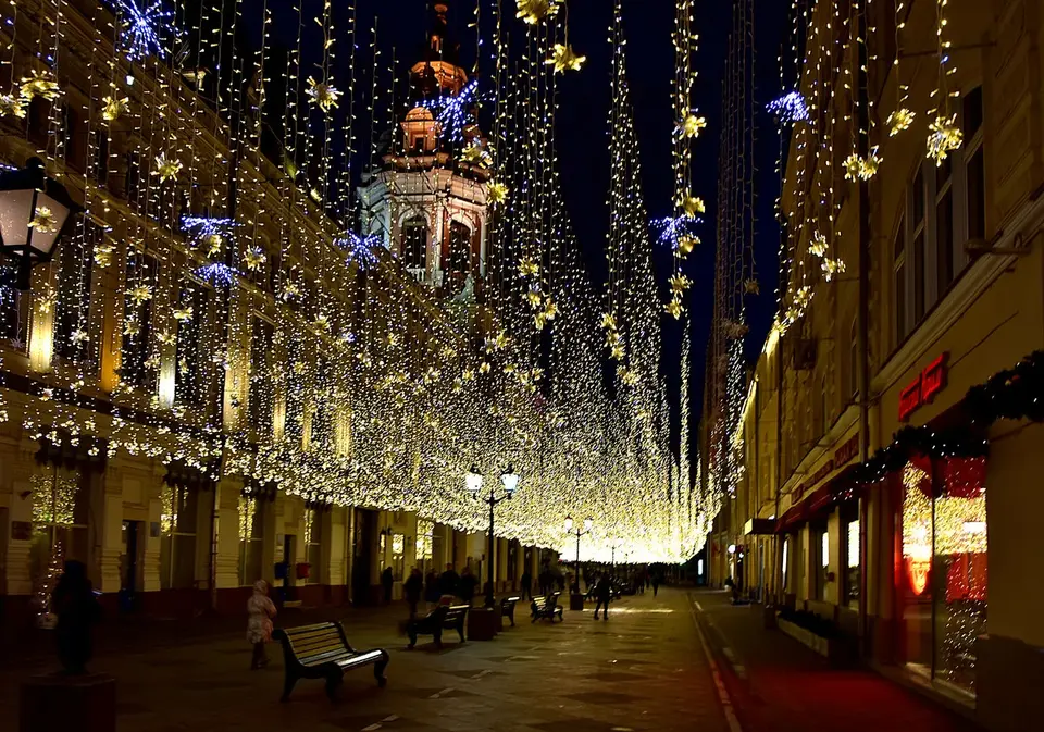Никольская улица в москве