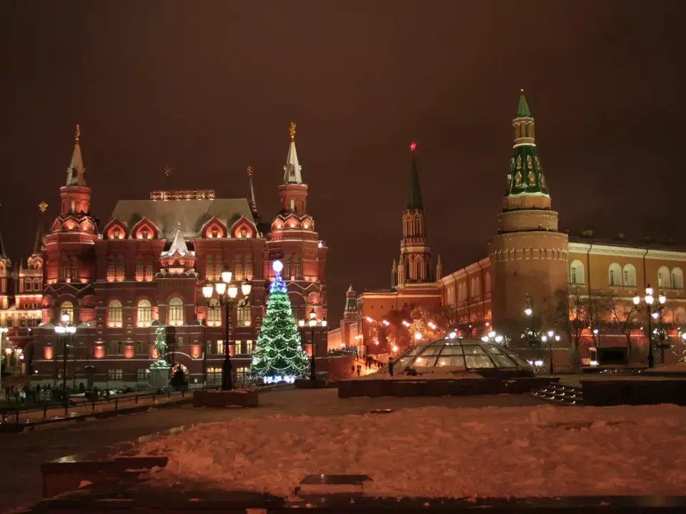 Новогодний кремль в москве