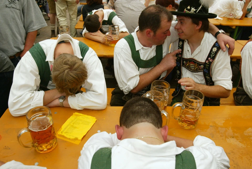 Фестиваль пива в германии октоберфест обратная сторона