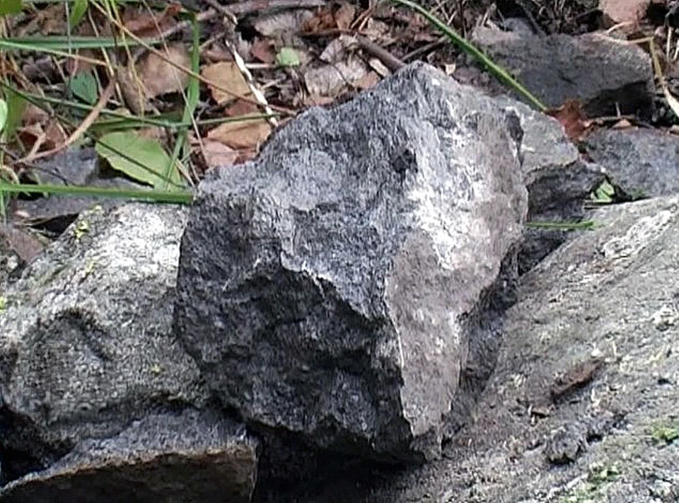 Черный камень
