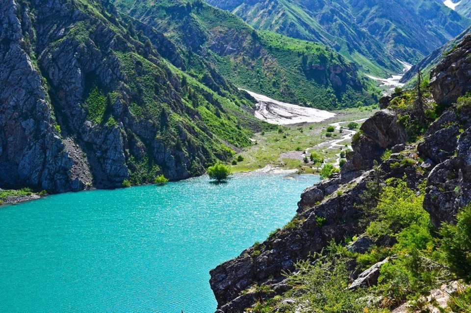 Озеро бадак в узбекистане