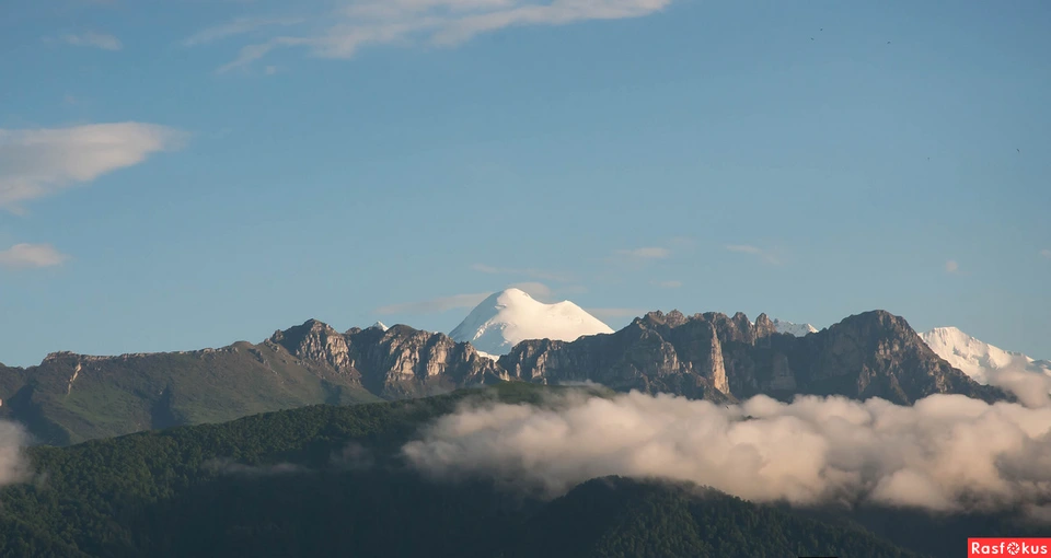 Гора казбек вид из владикавказа