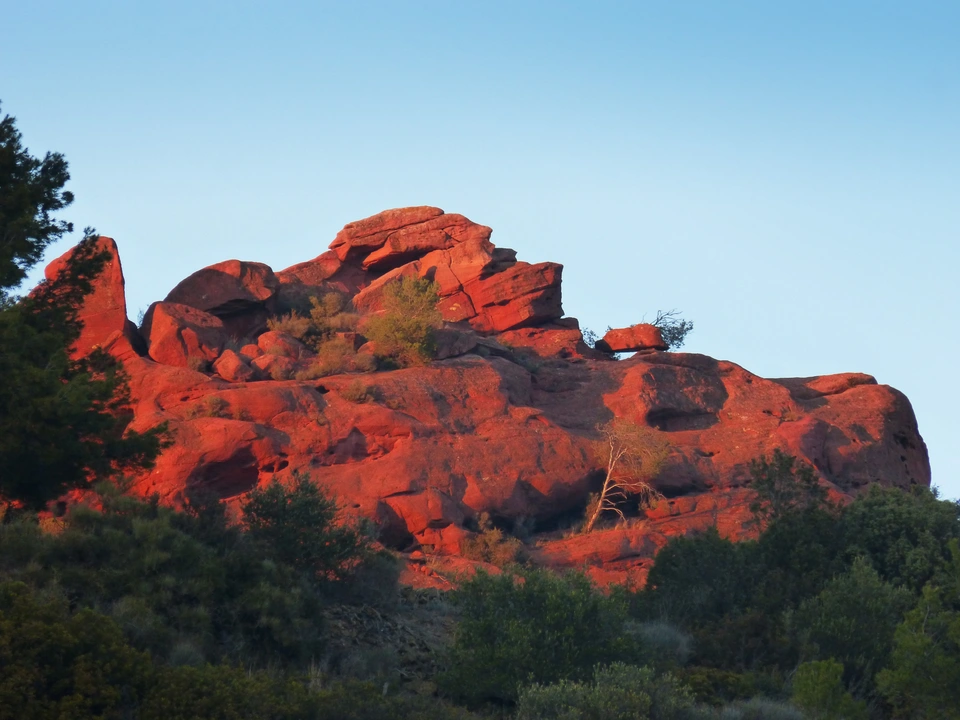 Гора красный камень