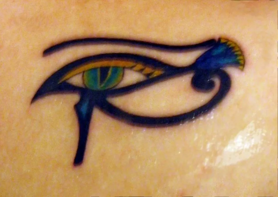 Египетский глаз тату