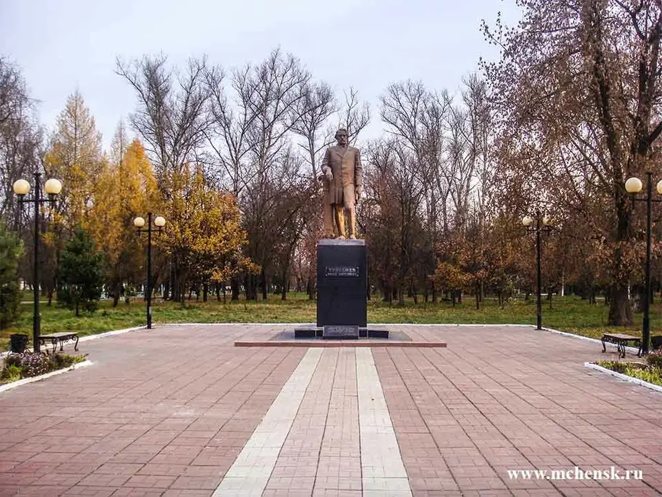Памятник андрияну николаеву в чебоксарах