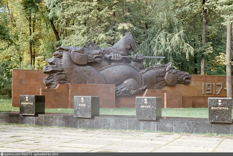 Памятник 28 панфиловцам алматы вандализм