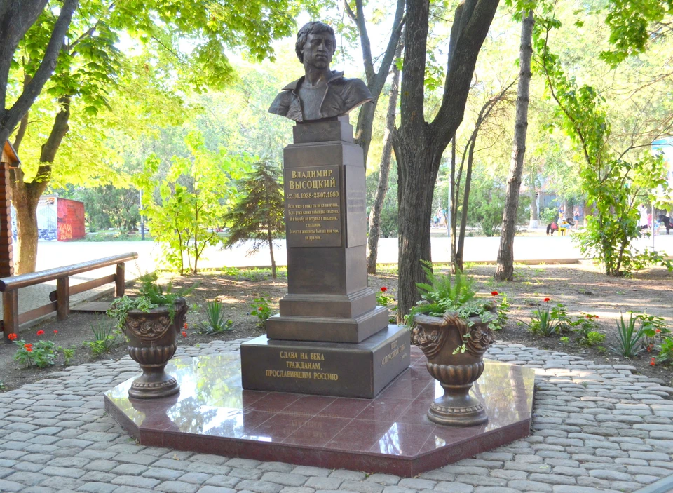 Памятник высоцкому в ейске