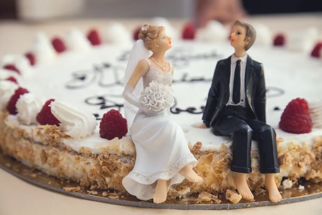 Свадебный торт с фигурками