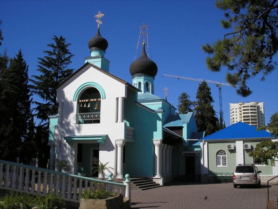 Свято-троицкая церковь в сочи
