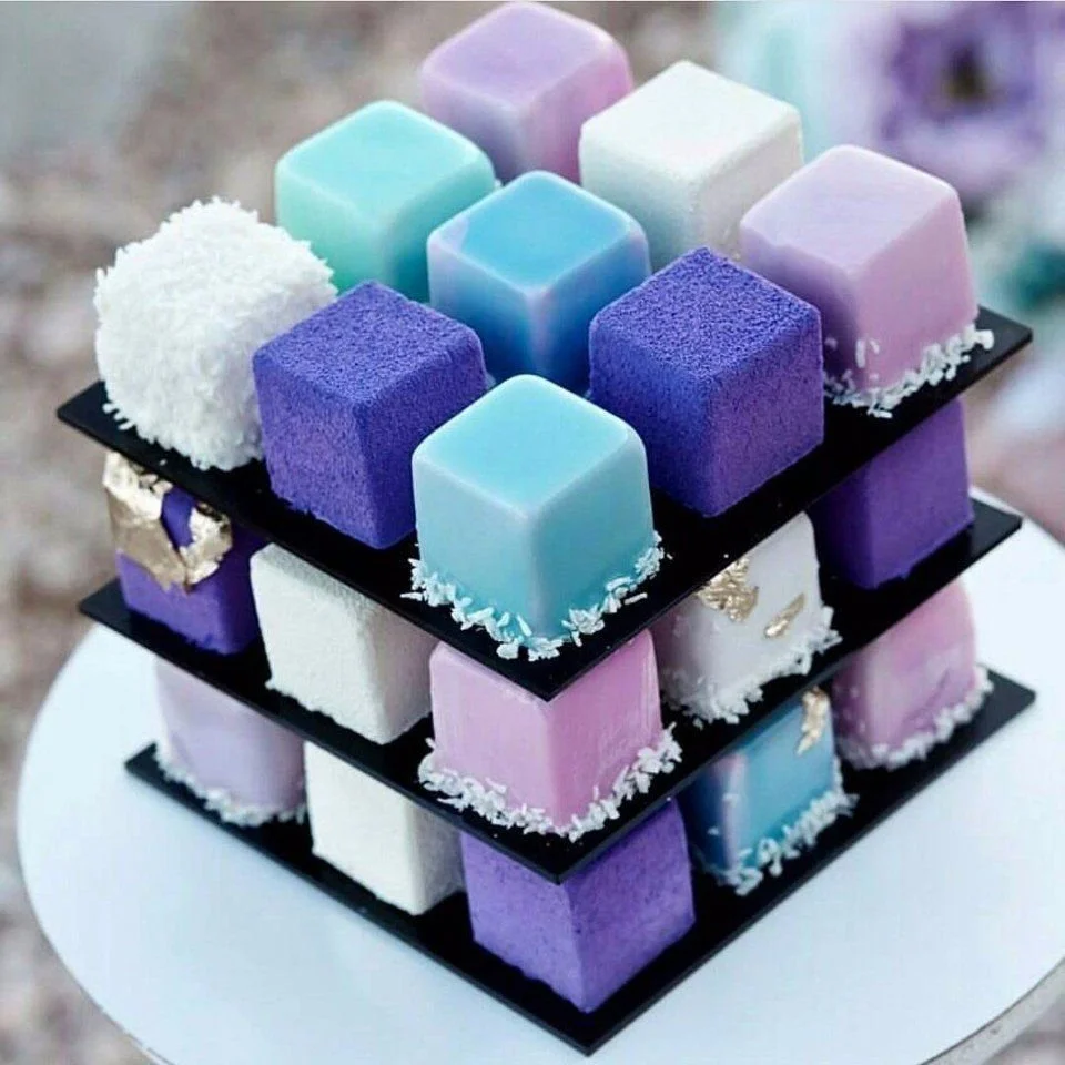 Торт в виде кубика рубика