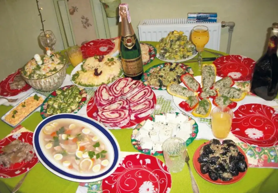 Новогодние столы с едой