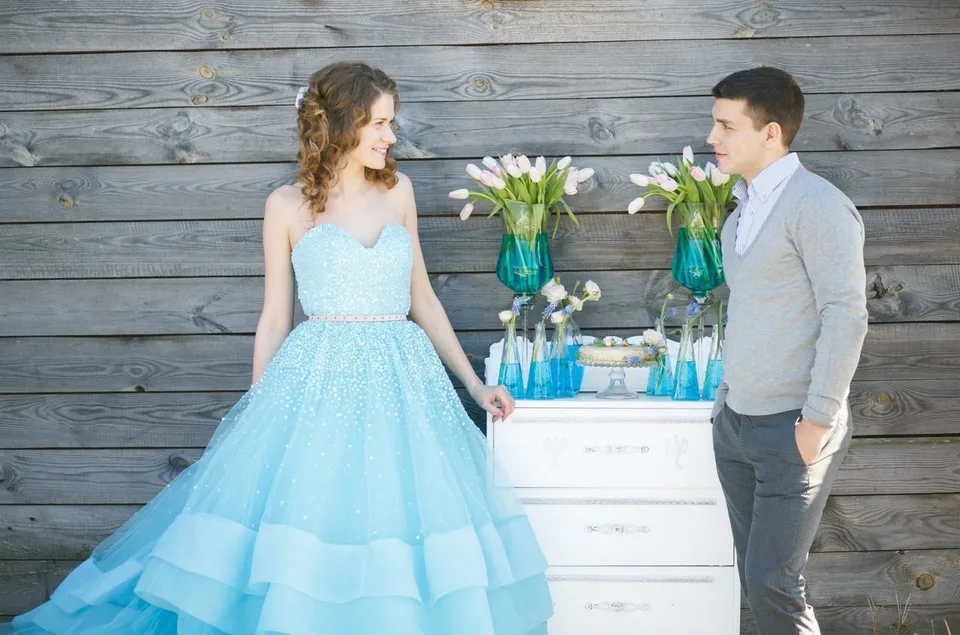 Нежно голубое свадебное платье