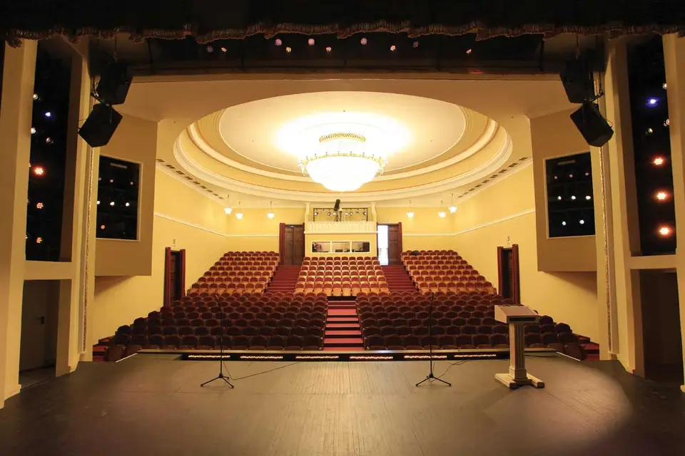 Русский драматический театр саранск зал