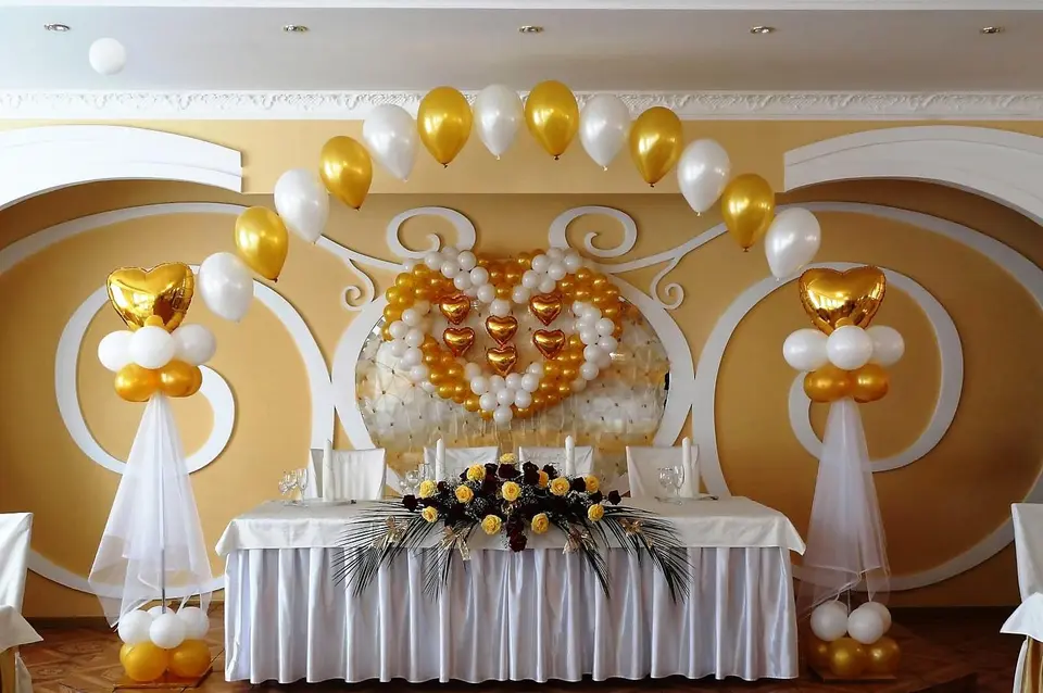 Украшение зала на золотую свадьбу шарами