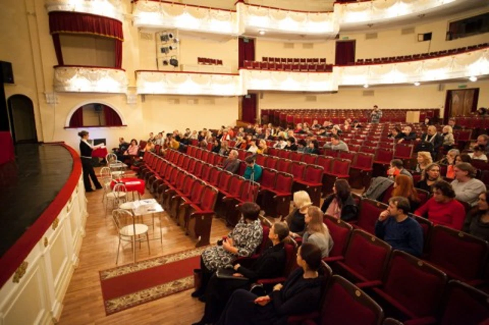 Театр луначарского севастополь зал