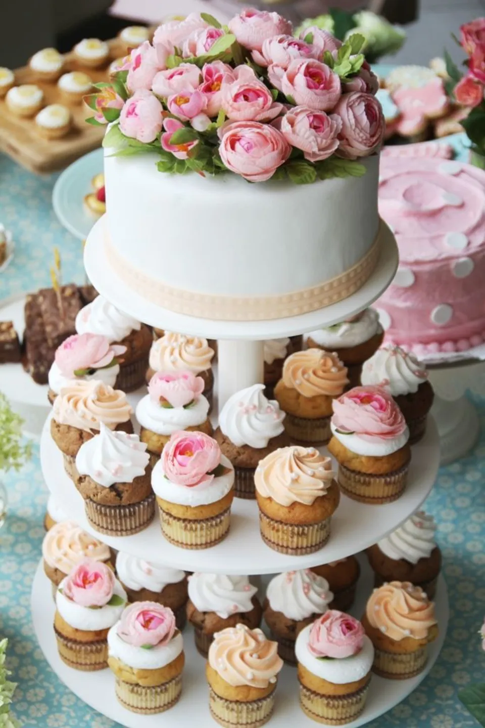 Торт и капкейки на свадьбу