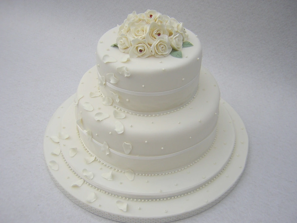 Торт свадебный белый