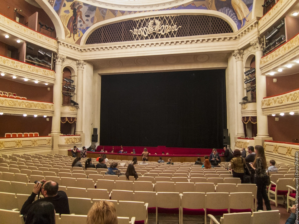 Театр оперы и балета зал
